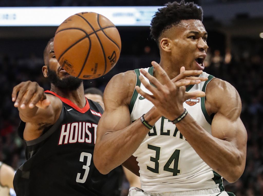 开云体育官网-密尔沃基雄鹿发布备战花絮，关键时刻单刀错失，NBA季后赛任务艰巨，年轻球员得到机会的简单介绍