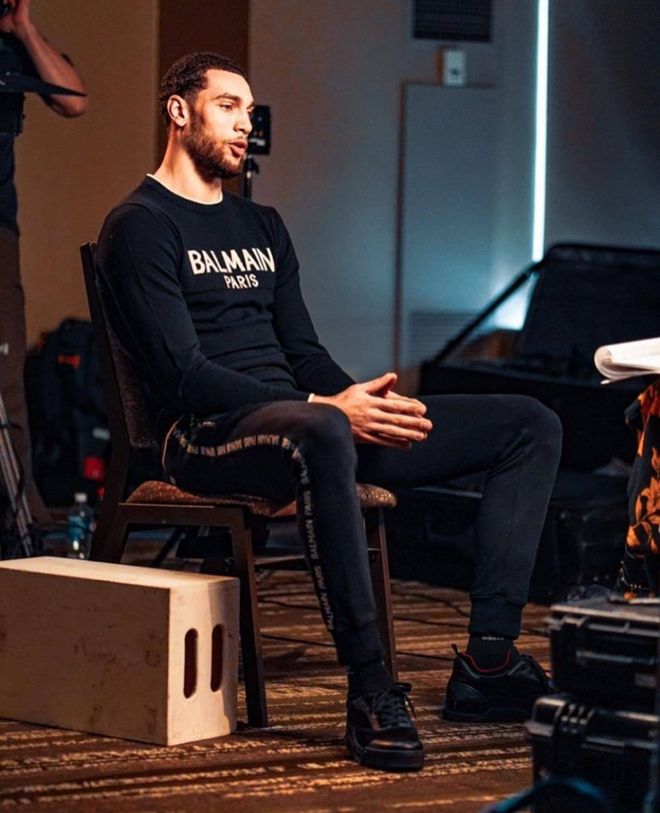 开云体育官网-夏洛特黄蜂遗憾出局备战全明星赛密尔沃基雄鹿迎来里程碑备战英超，法兰克福集结日刷新队史纪录看傻球迷(密尔沃基雄鹿裁掉利拉德)