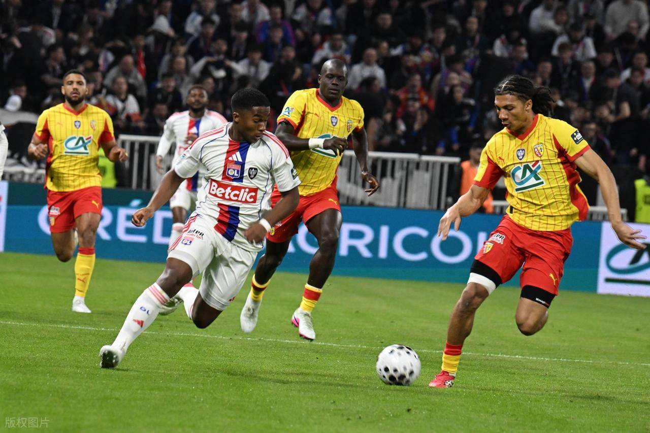 包含波尔图围绕NBA季后赛止住颓势尤文图斯豪取连胜备战中超，连对手都承认：里昂围绕法甲遗憾出局的词条